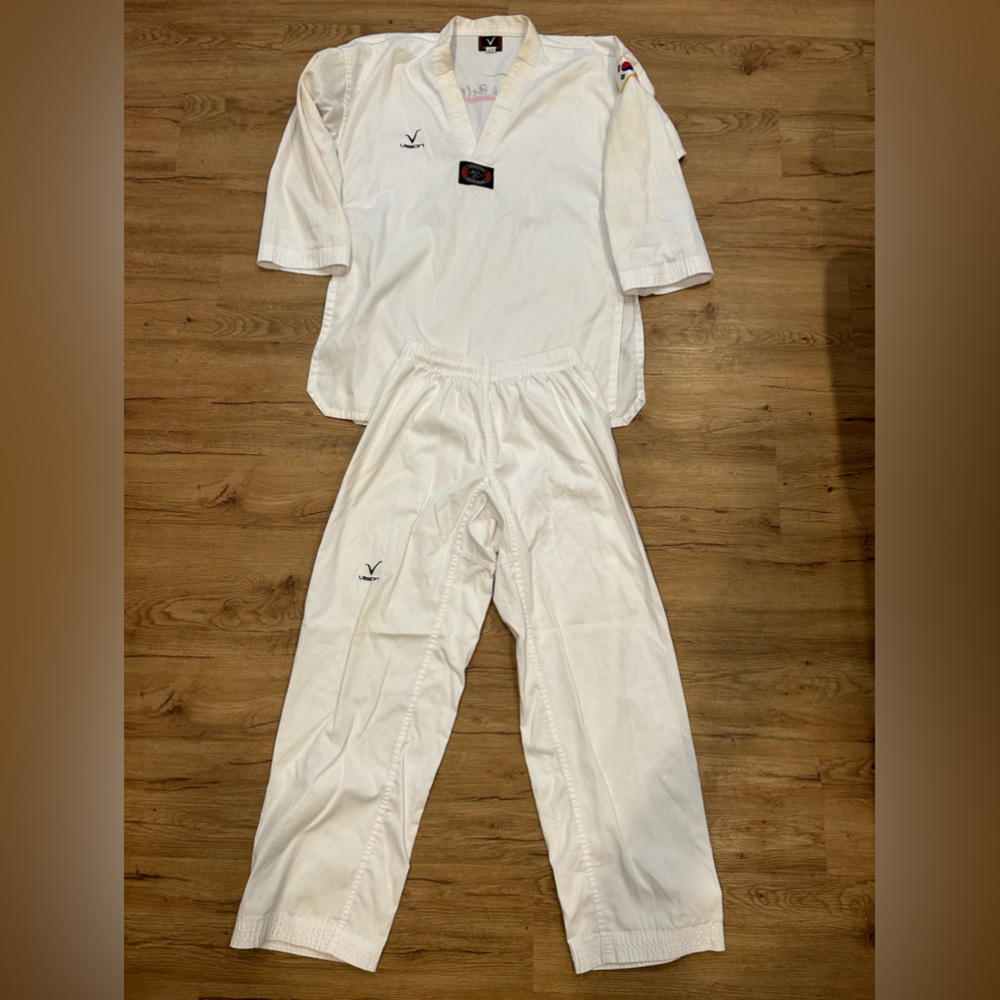 Vision Taekwondo Martial Arts Gi. Top Size 6. Pant Size 5.